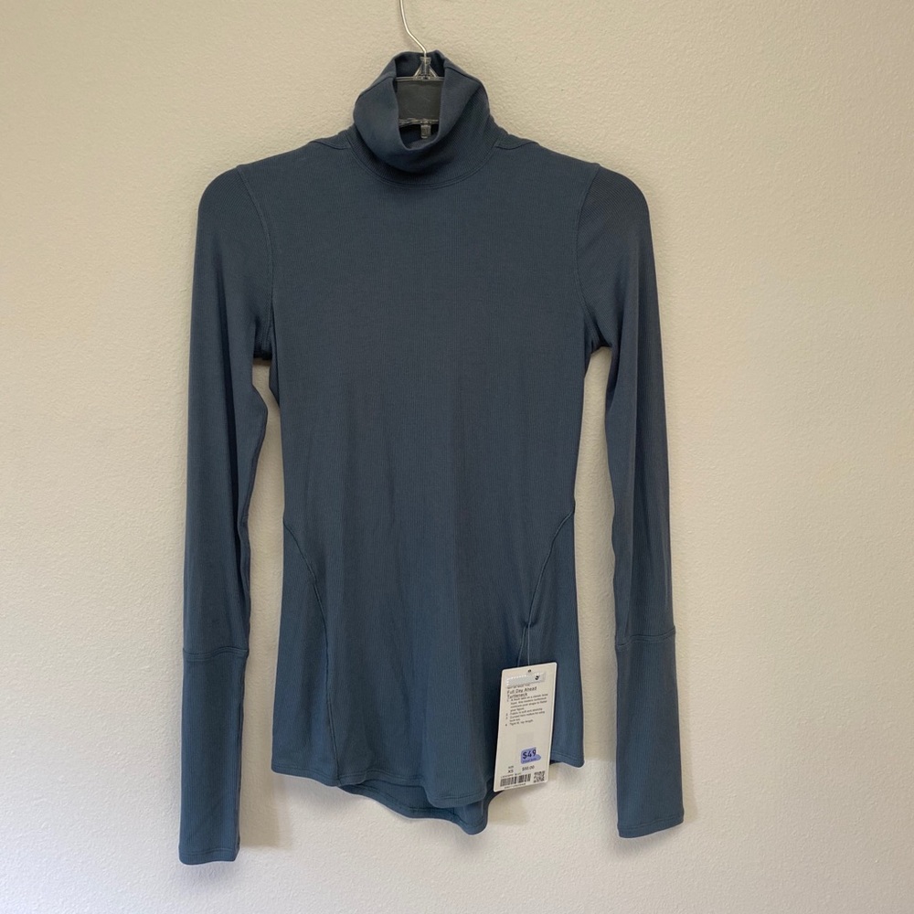 Lululemon full day ahead turtleneck